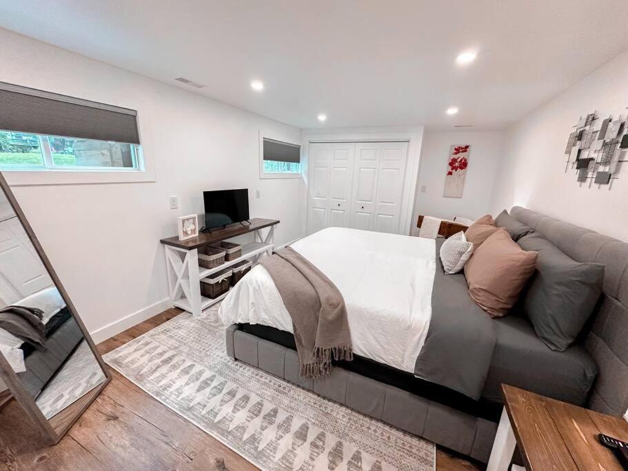 The Victoria Suite In Elora- King Bed 外观 照片